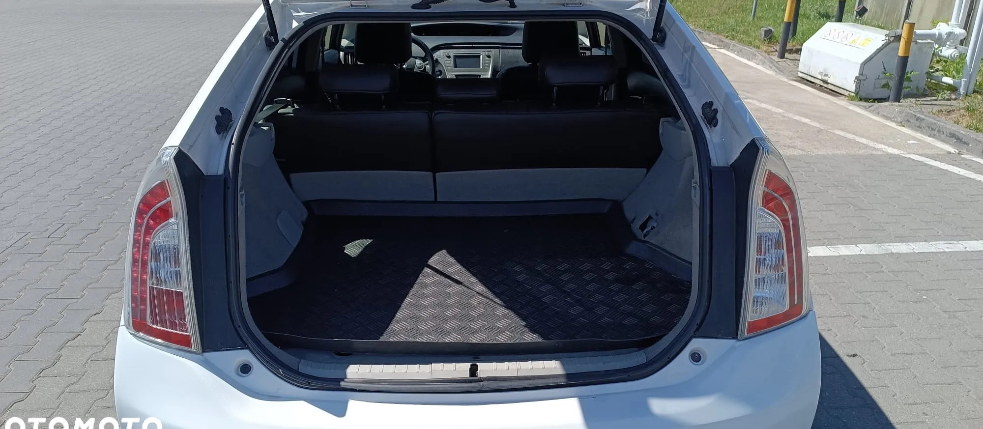 Toyota Prius cena 34990 przebieg: 434000, rok produkcji 2014 z Warszawa małe 137